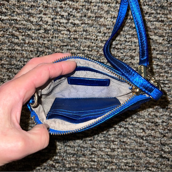 Michael Kors wristlet - Picture 2 of 7